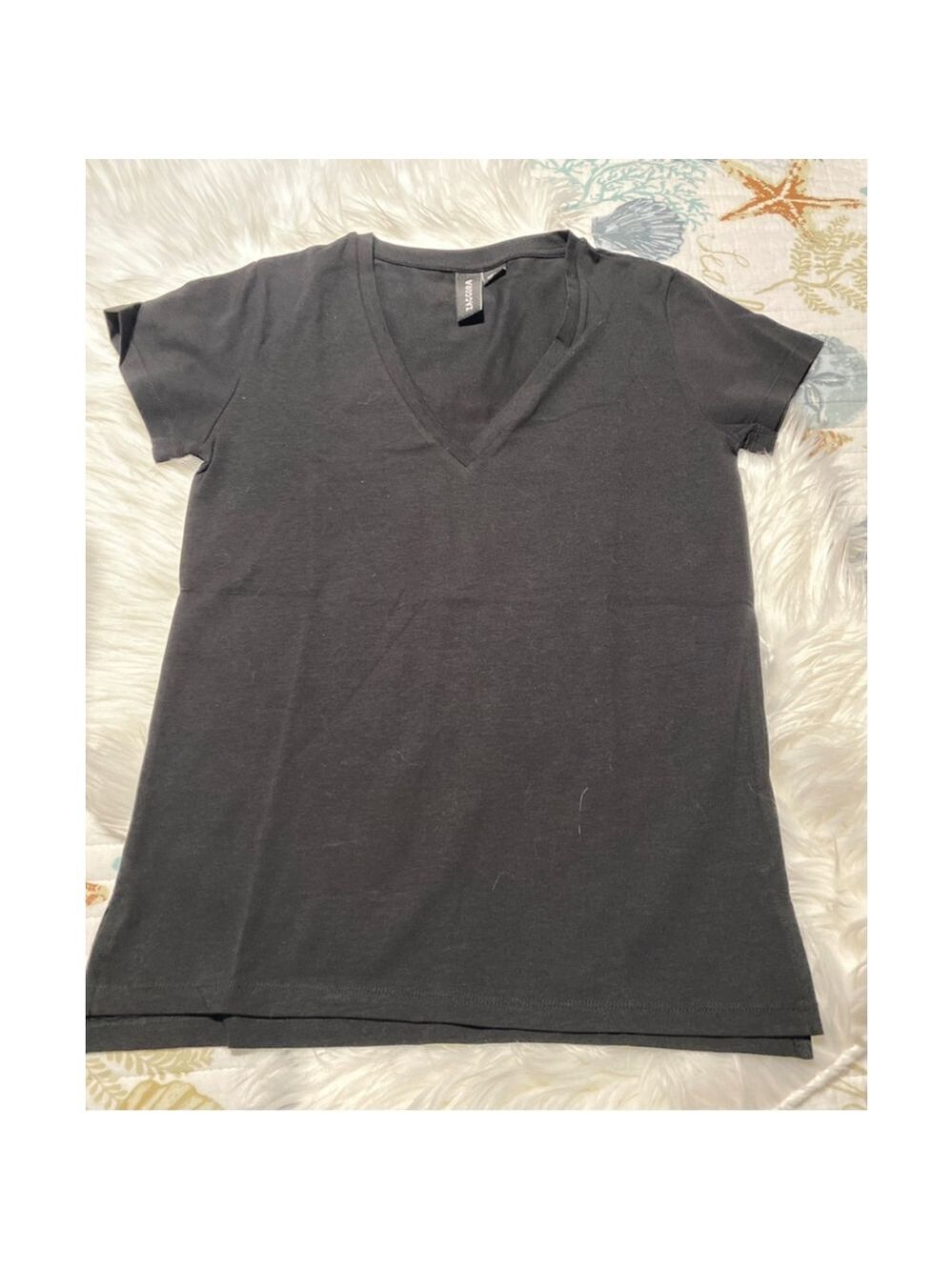 ZAGGORA woman’s Black Short Sleeve V-Neck Tee Size 4 NWOT